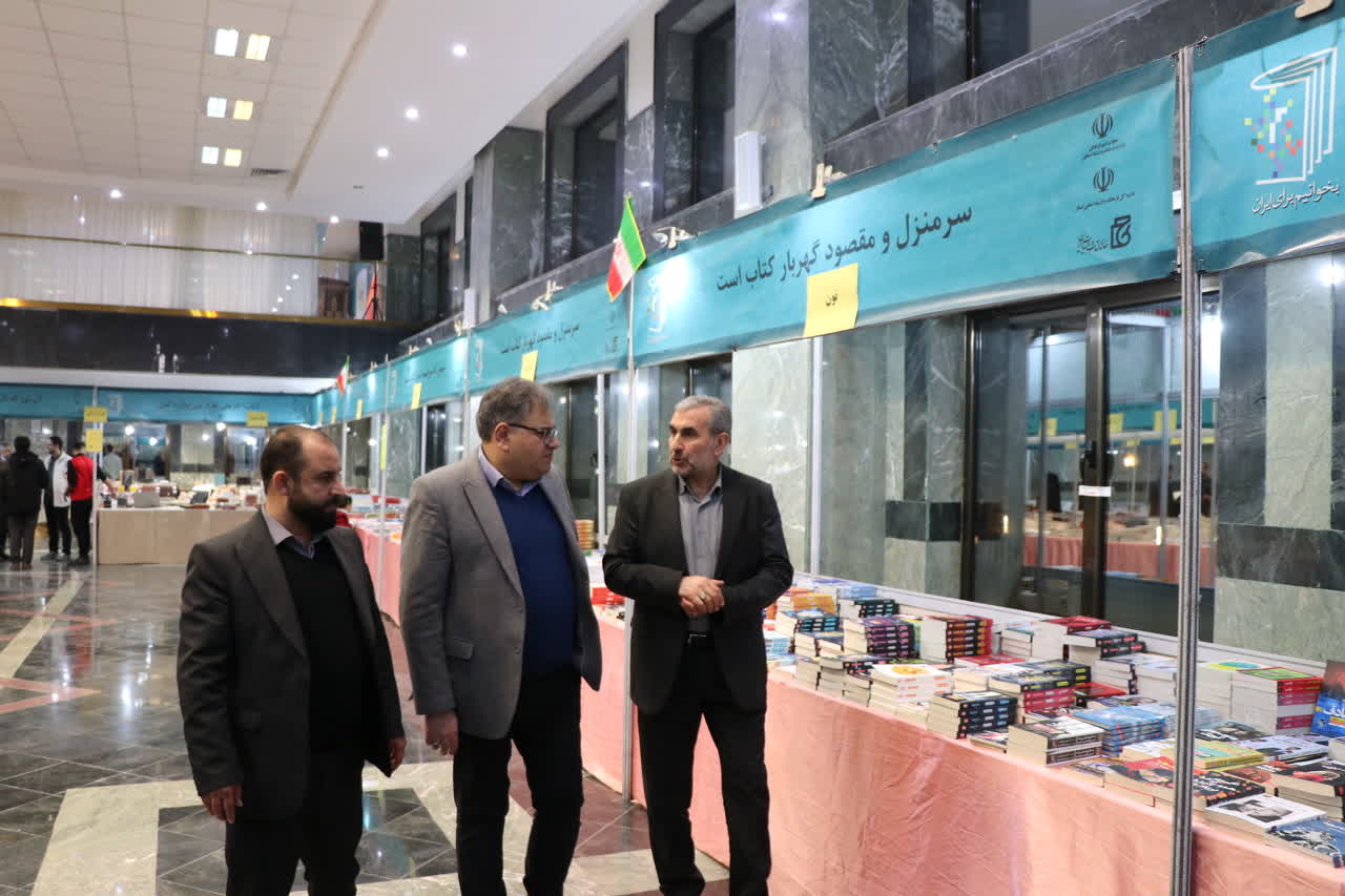 تلاقی نورانی کتاب و قرآن در روز نخست نمایشگاه کتاب ارومیه/ جایی برای تبادل اندیشه