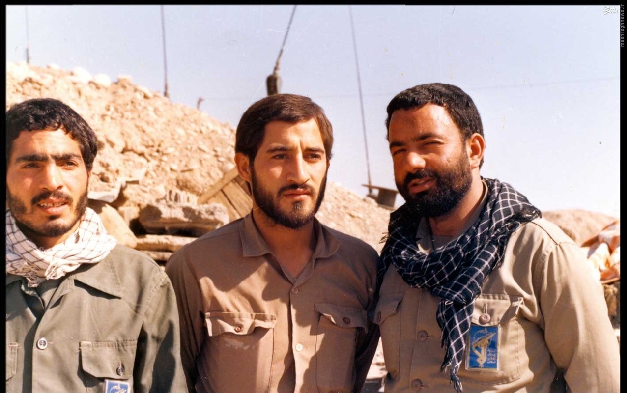 افرادی ناشناس به صورت مخفیانه کتابهای شریعتی را در نمازخانه میگذاشتند