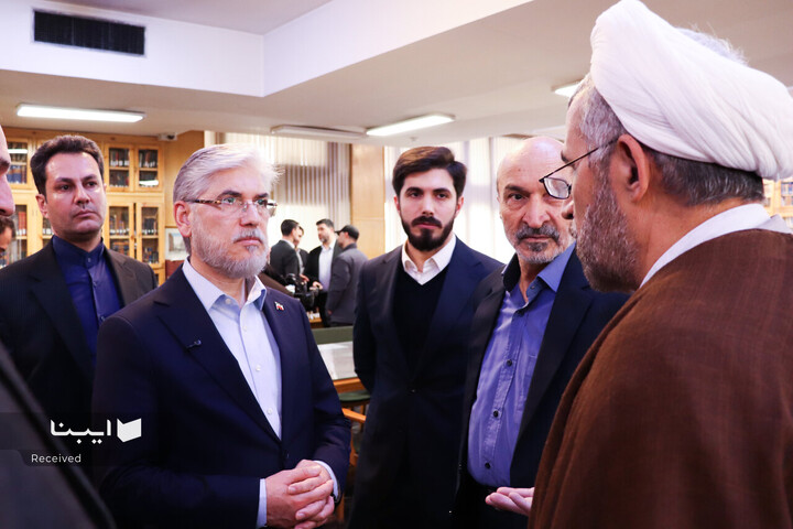 بازدید وزیر علوم از کتابخانه مرکزی دانشگاه تهران