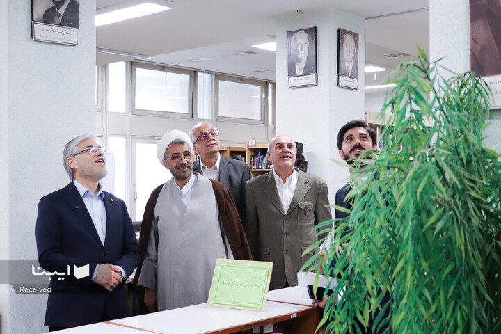 بازدید وزیر علوم از کتابخانه مرکزی دانشگاه تهران