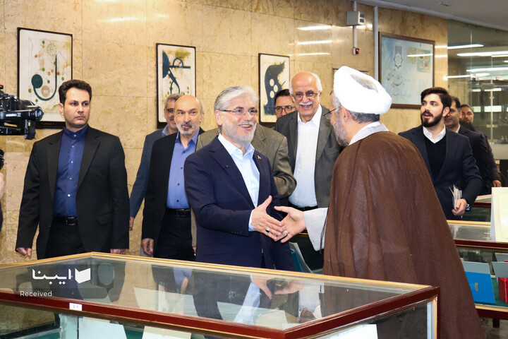 بازدید وزیر علوم از کتابخانه مرکزی دانشگاه تهران