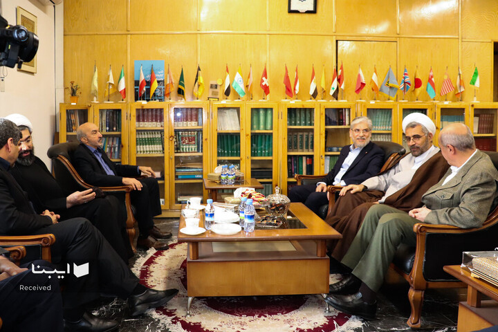 بازدید وزیر علوم از کتابخانه مرکزی دانشگاه تهران