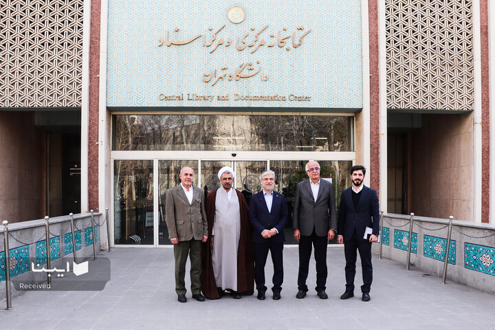 بازدید وزیر علوم از کتابخانه مرکزی دانشگاه تهران