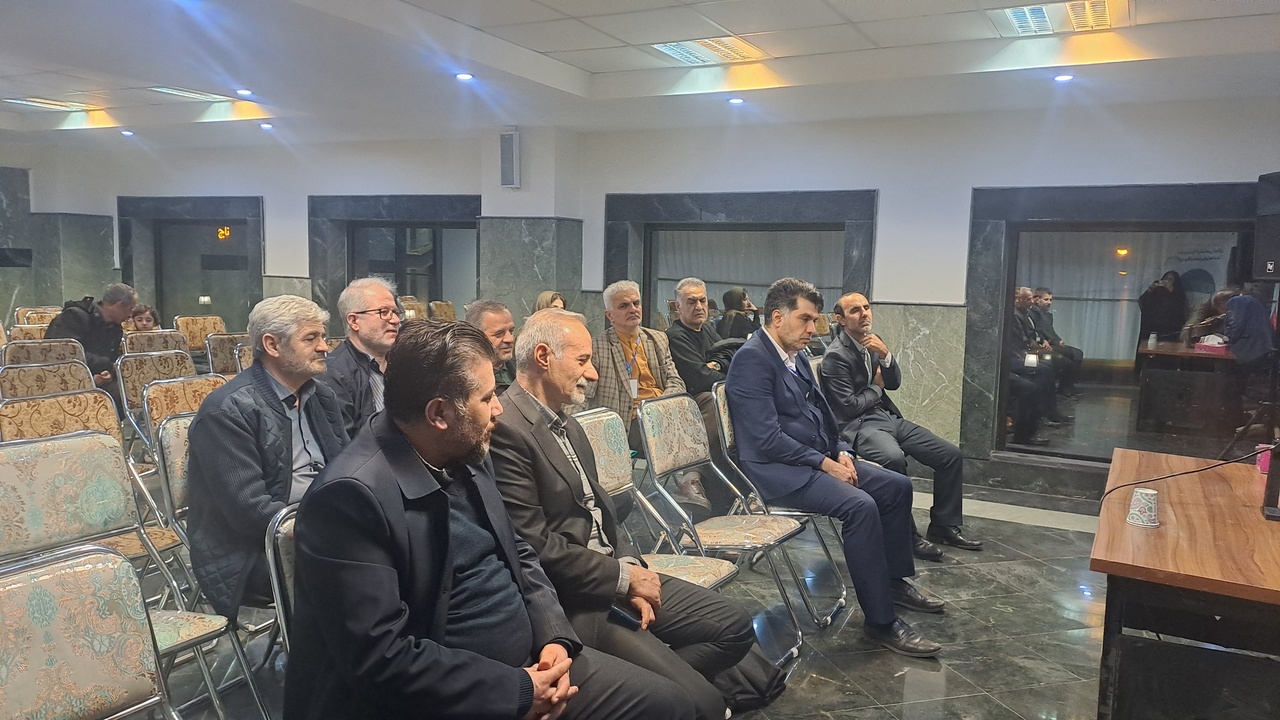 استقبال گسترده مردم از نمایشگاه کتاب ارومیه/ کارگاههای تخصصی آغاز شد