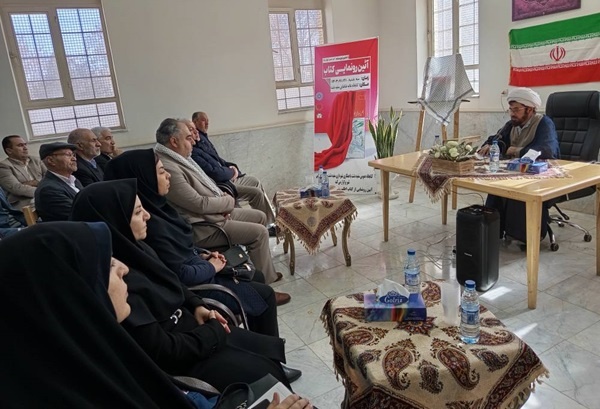 «اولین معلم شهر» در سفیددشت رونمایی شد