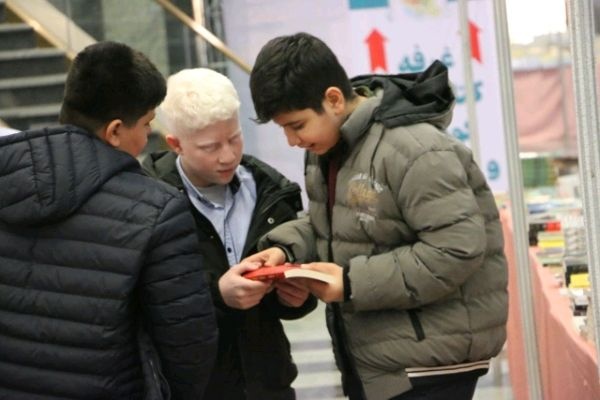 شور جوانی در نمایشگاه کتاب ارومیه/ عرصهای برای گفتوگو و تبادل نظر