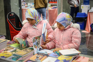 شور جوانی در نمایشگاه کتاب ارومیه/ عرصه‌ای برای گفت‌وگو و تبادل نظر