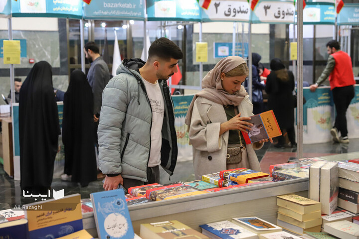 هفدهمین نمایشگاه کتاب آذربایجان غربی