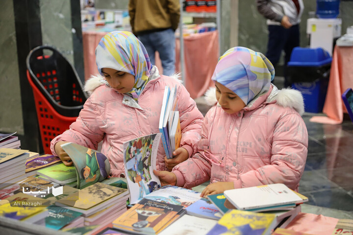 هفدهمین نمایشگاه کتاب آذربایجان غربی