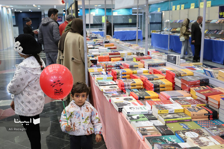 هفدهمین نمایشگاه کتاب آذربایجان غربی