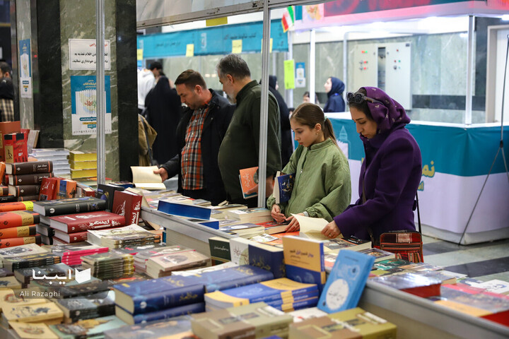 هفدهمین نمایشگاه کتاب آذربایجان غربی