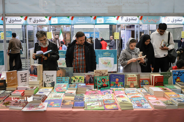 هفدهمین نمایشگاه کتاب آذربایجان غربی