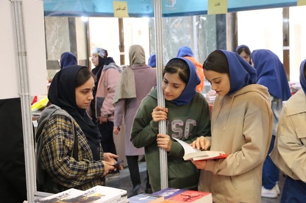 مصطفی رحماندوست مهمان ویژه امروز نمایشگاه کتاب ارومیه