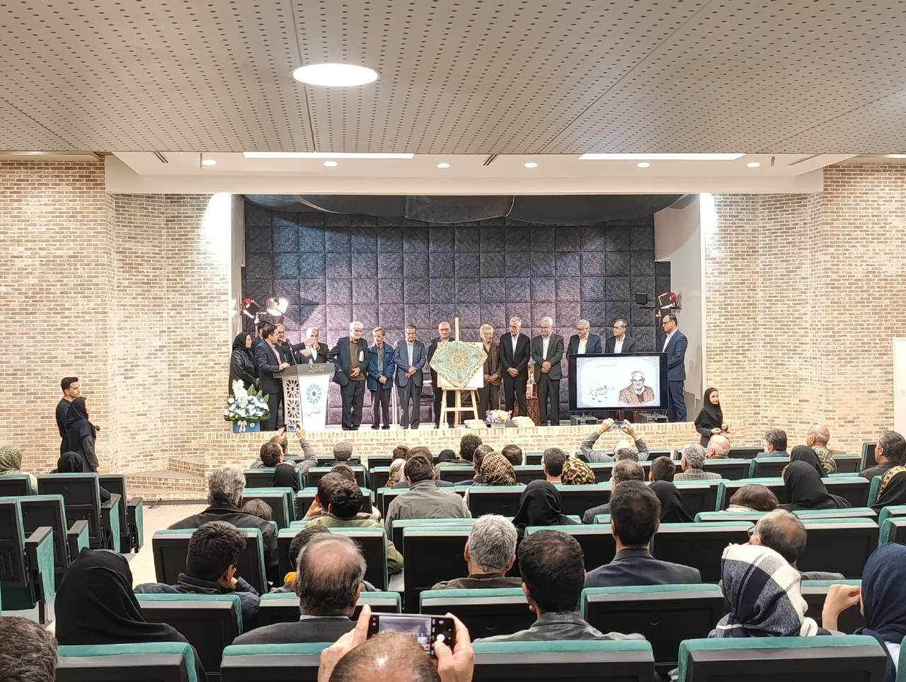 نویسنده‌ای که ۵ سال با رمه‌داران همزیستی کرد/ رافی؛ در امتداد اسلامی ندوشن