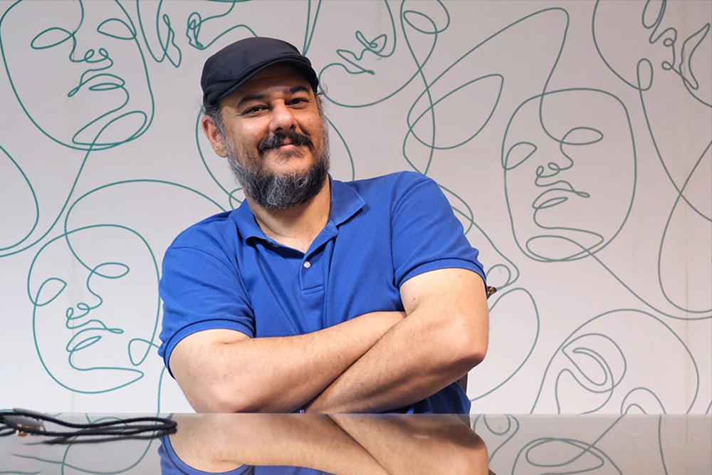 در داستان مخاطب تصویر می‌سازد، در تئاتر ما برایش تصویر می‌آفرینیم