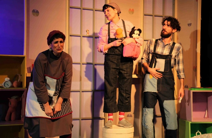 در داستان مخاطب تصویر می‌سازد، در تئاتر ما برایش تصویر می‌آفرینیم