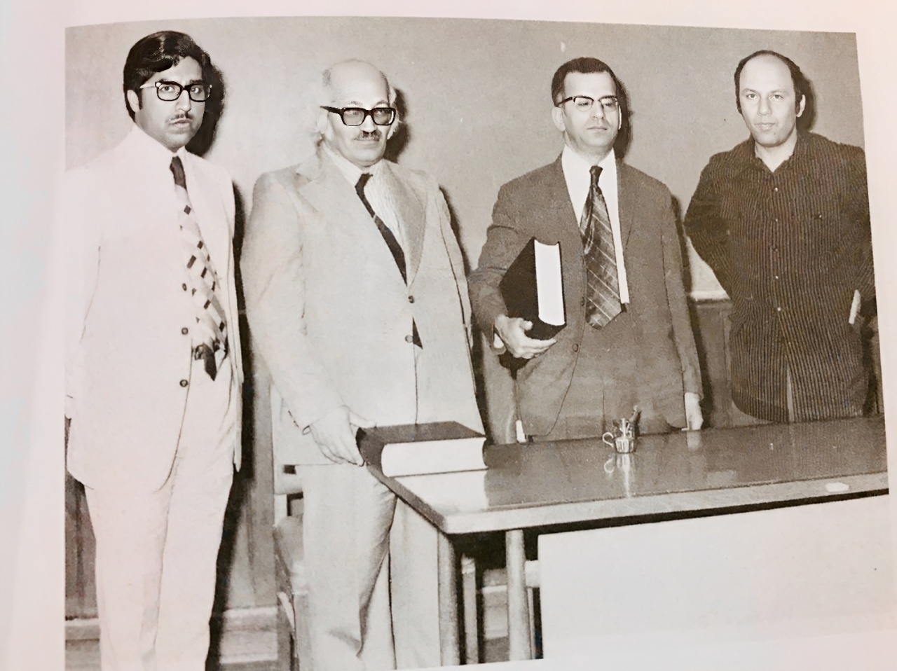 دلبستگی به گنجنامه پارسی و تاریخ ادبیات ایران