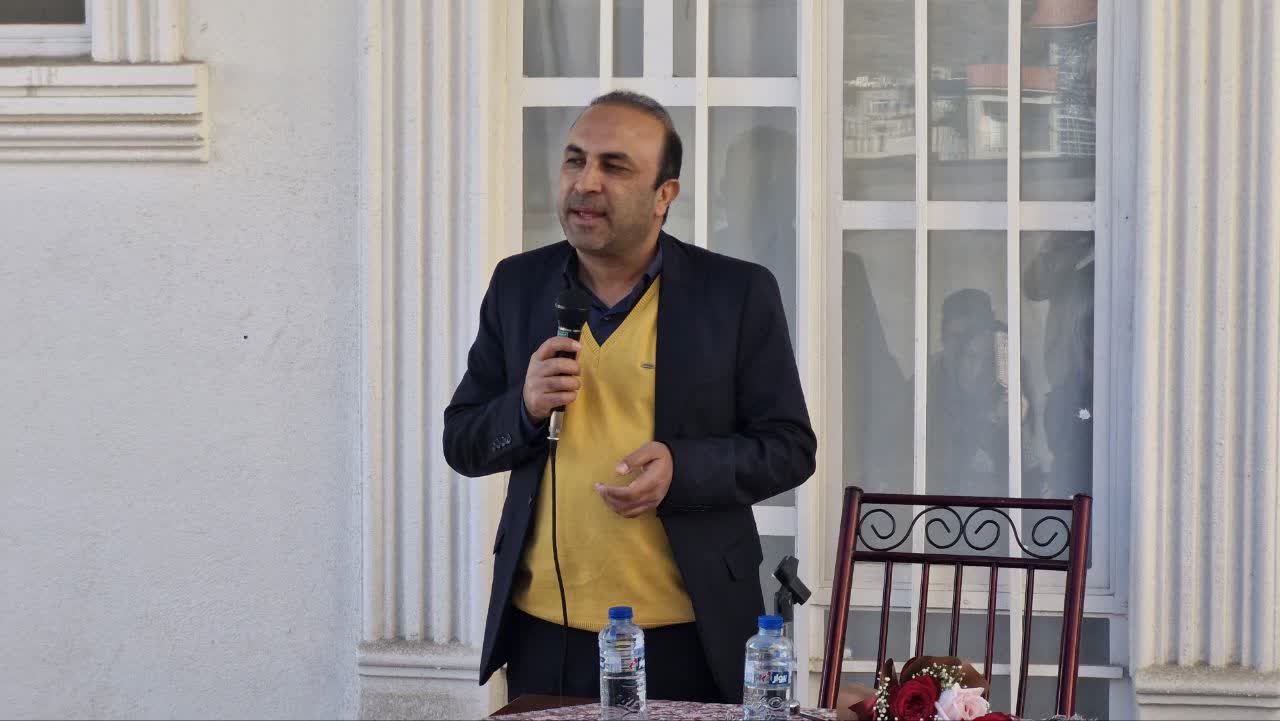 ادبیات، مبارزه‌ای جدی علیه از دست رفتن هویت تاریخی است