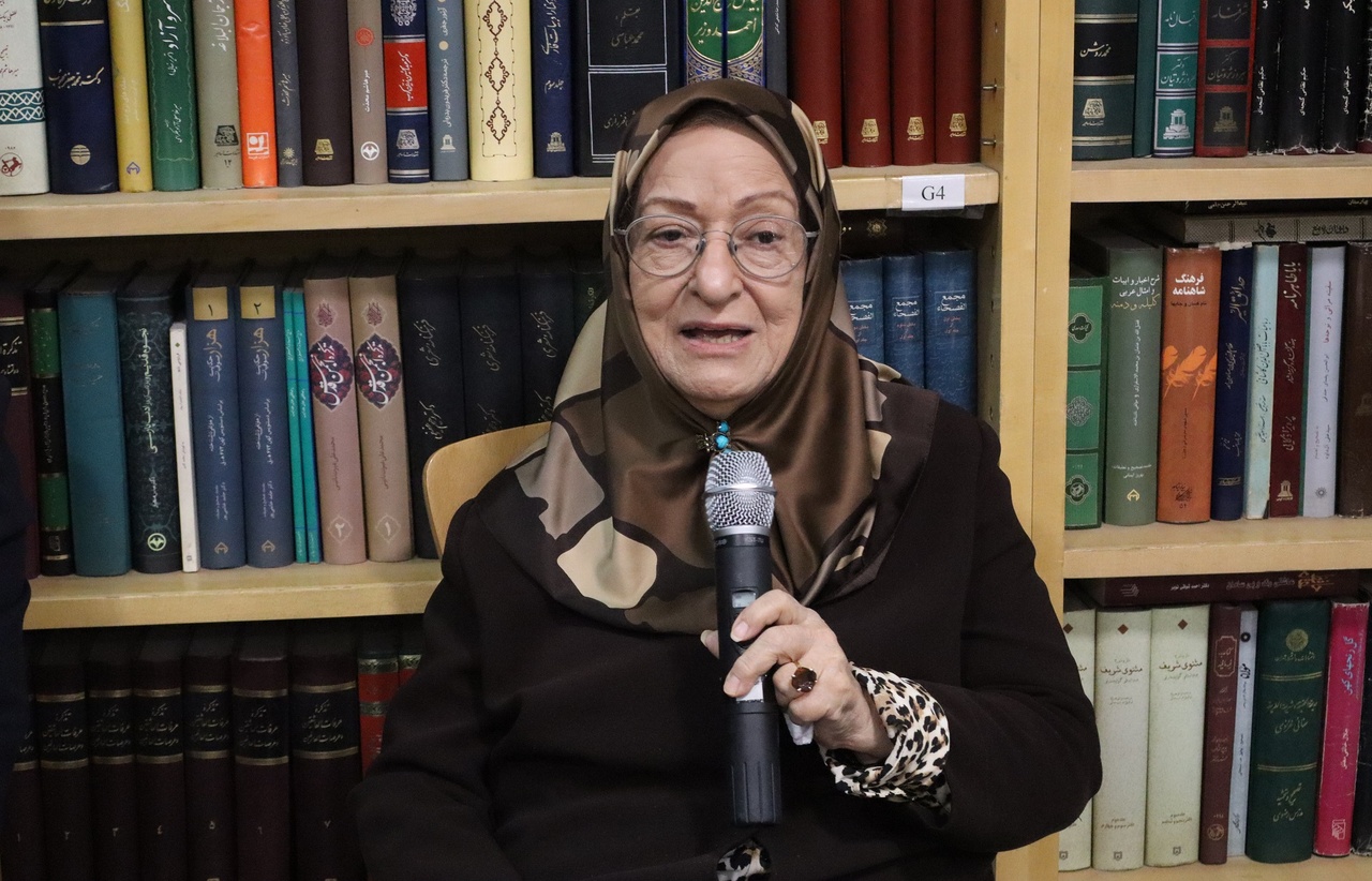 دلبستگی به گنجنامه پارسی و تاریخ ادبیات ایران