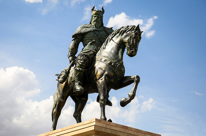 رستم؛ شخصیتی واقعی یا اسطوره‌ای که فردوسی خلق کرد؟