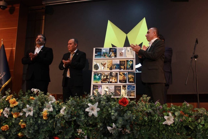 یا آموزش ببینید، یا به گروهی که آموزش دیده‌اند خدمت کنید!