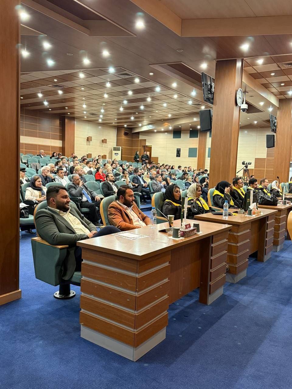 یا آموزش ببینید، یا به گروهی که آموزش دیدهاند خدمت کنید!