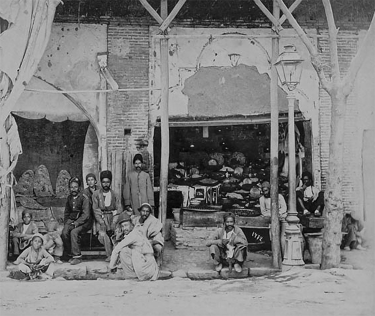 افطار اعیان با خرما و ثواب رساندن به مستمندان