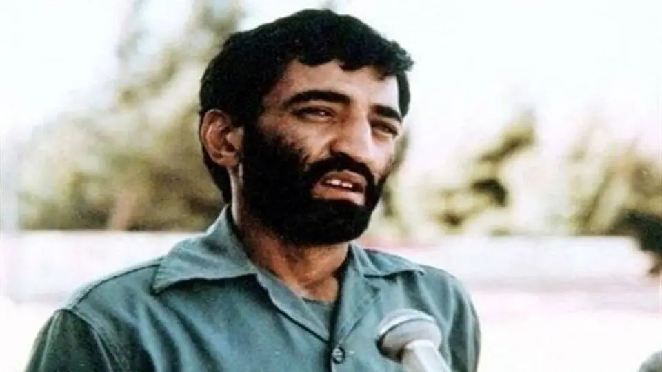 مادرم عکس احمد را روی سینه‌اش می‌گذاشت و گریه می‌کرد