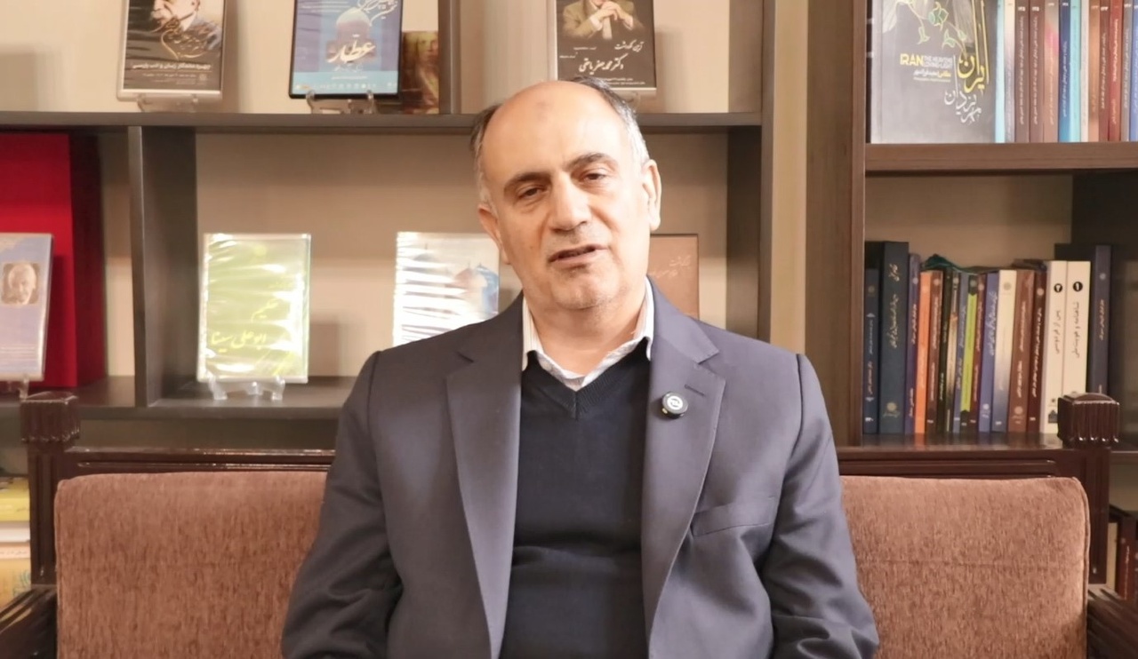 حکیمی که از برج عاج بیرون آمد