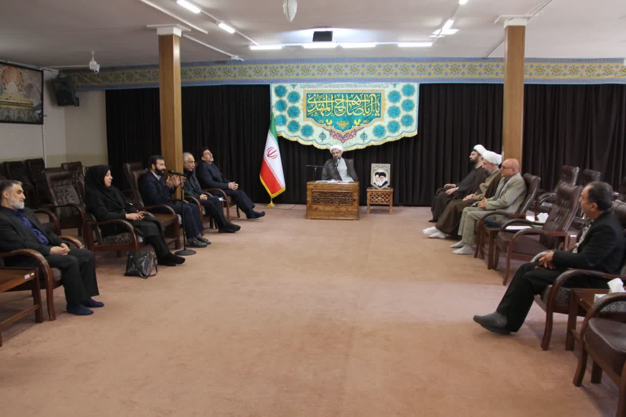 مباحث عرفانی و ابعاد فکری آیت الله بهاری مورد توجه قرار گیرد 