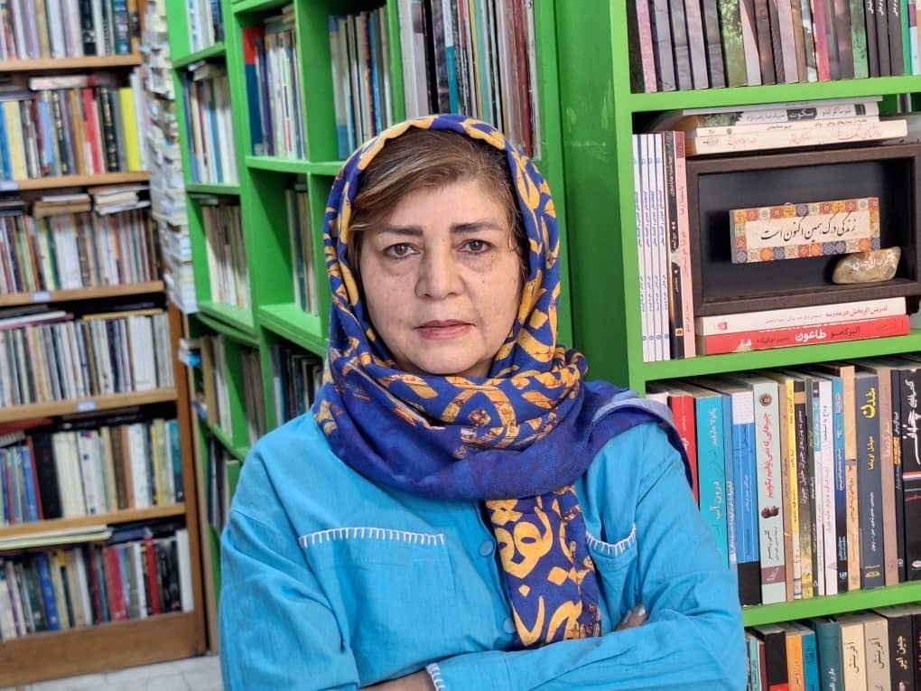 دانشجو پول و انگیزه خواندن ندارد