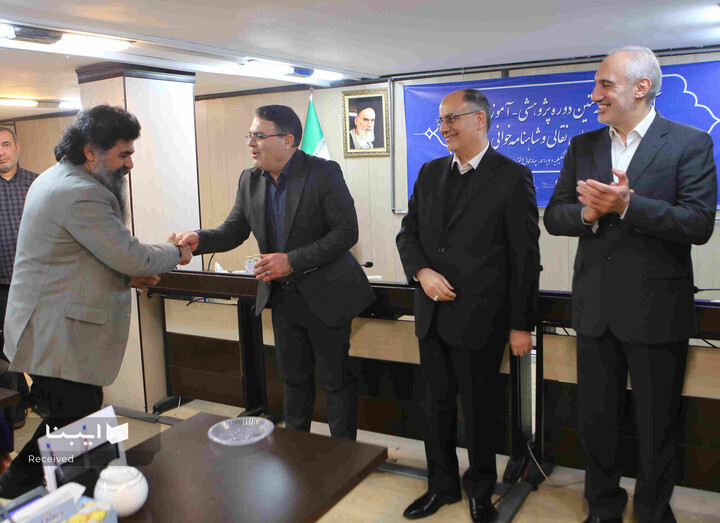 آیین اختتامیه نخستین دوره پژوهشی آموزشی تربیت مربیان نقالی و شاهنامه خوانی