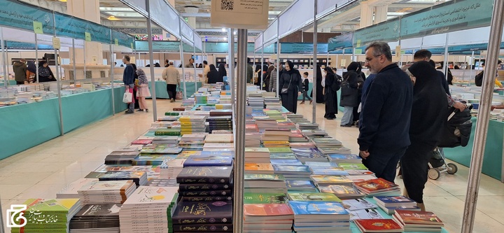 فروش ۱۳ هزار جلد کتاب در ۶ روز نخست نمایشگاه قرآن / عرضه ۶۵۰۰ عنوان کتاب در بخش فروش متمرکز