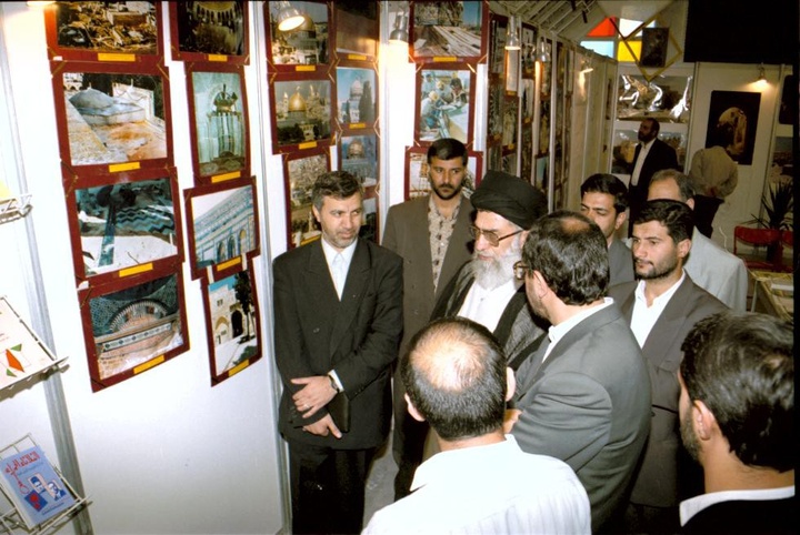 آیت الله خامنه ای در ادوار مختلف نمایشگاه کتاب