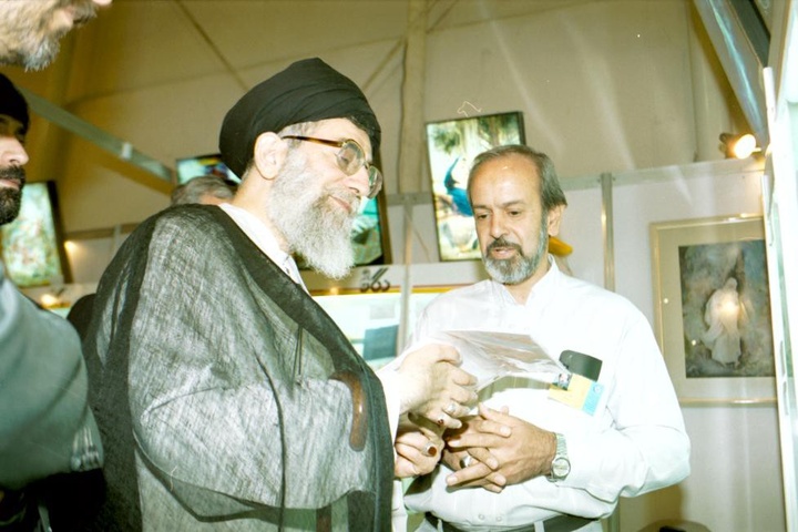 آیت الله خامنه ای در ادوار مختلف نمایشگاه کتاب