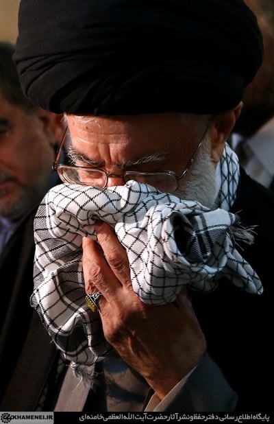 آیت الله خامنه ای در ادوار مختلف نمایشگاه کتاب تهران