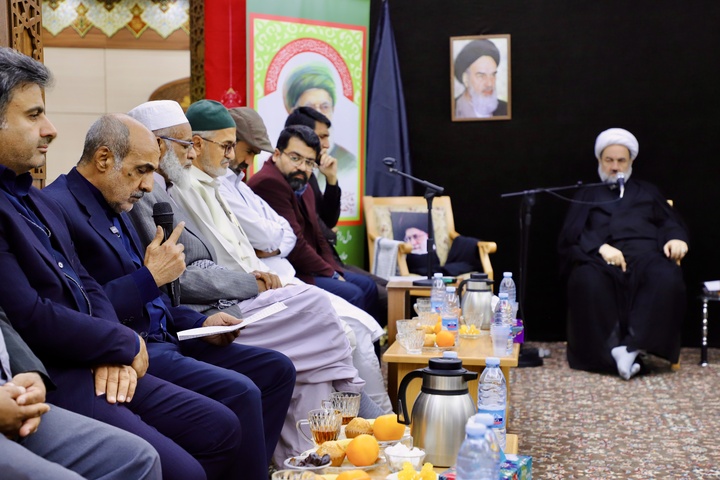 هنرمندان با ابزار هنر اهداف انقلاب را تبیین کنند