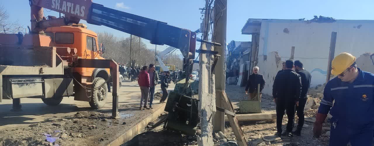 حمله دشمن به کارخانه کاغذ در ملایر