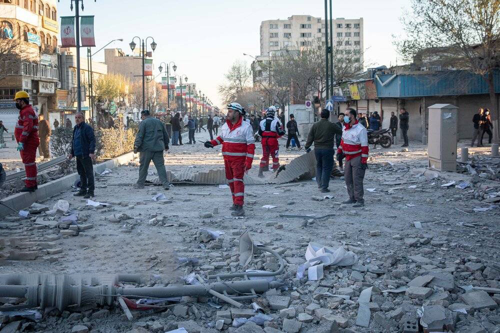 آصف بیات، یراوند آبراهامیان و ۵۰۰ نویسنده خواهان پایان جنگ علیه ایران شدند