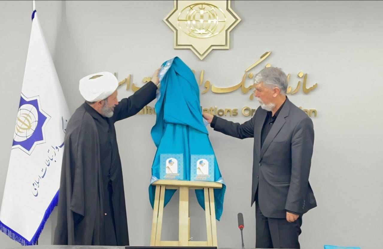 شناساندن ابعاد مختلف شخصیت رهبر شهید انقلاب، وظیفه‌ای ضروری است