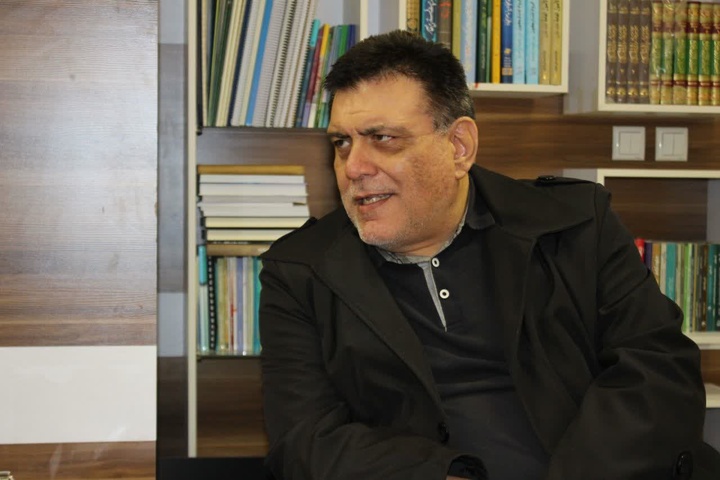 در حال نوشتن زندگی شهید طیب حاج‌رضایی هستم