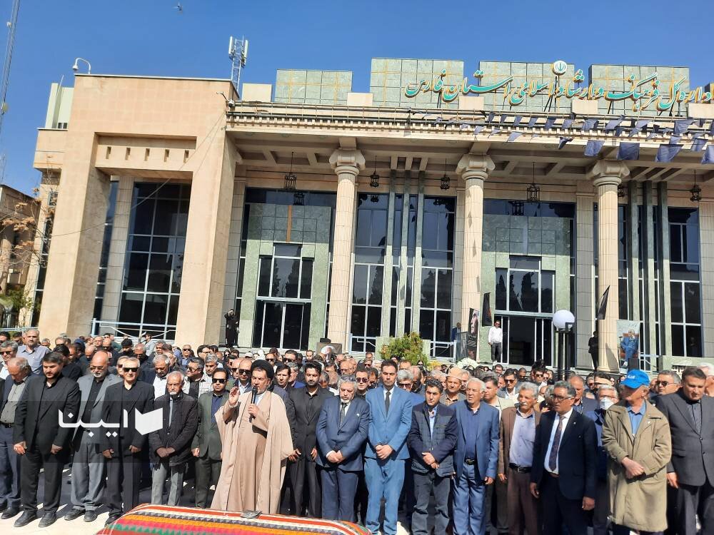 پیکر منوچهر کیانی در باغ‌مزار مشاهیر و مفاخر فارس به خاک سپرده شد