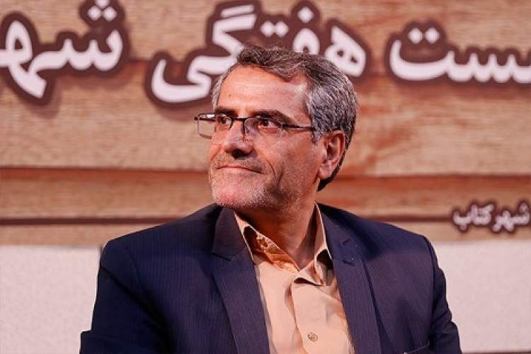 مطالعه کتاب‌های مرتبط با شاهنامه را پیشنهاد می‌کنم