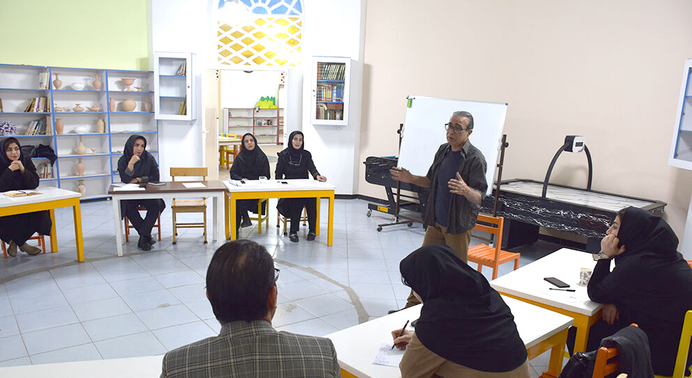 مروری بر رویدادهای کتاب‌محور لرستان در سال ۱۴۰۴/ از بزرگداشت پیشکسوتان تا کسب نشان هم‌خوان