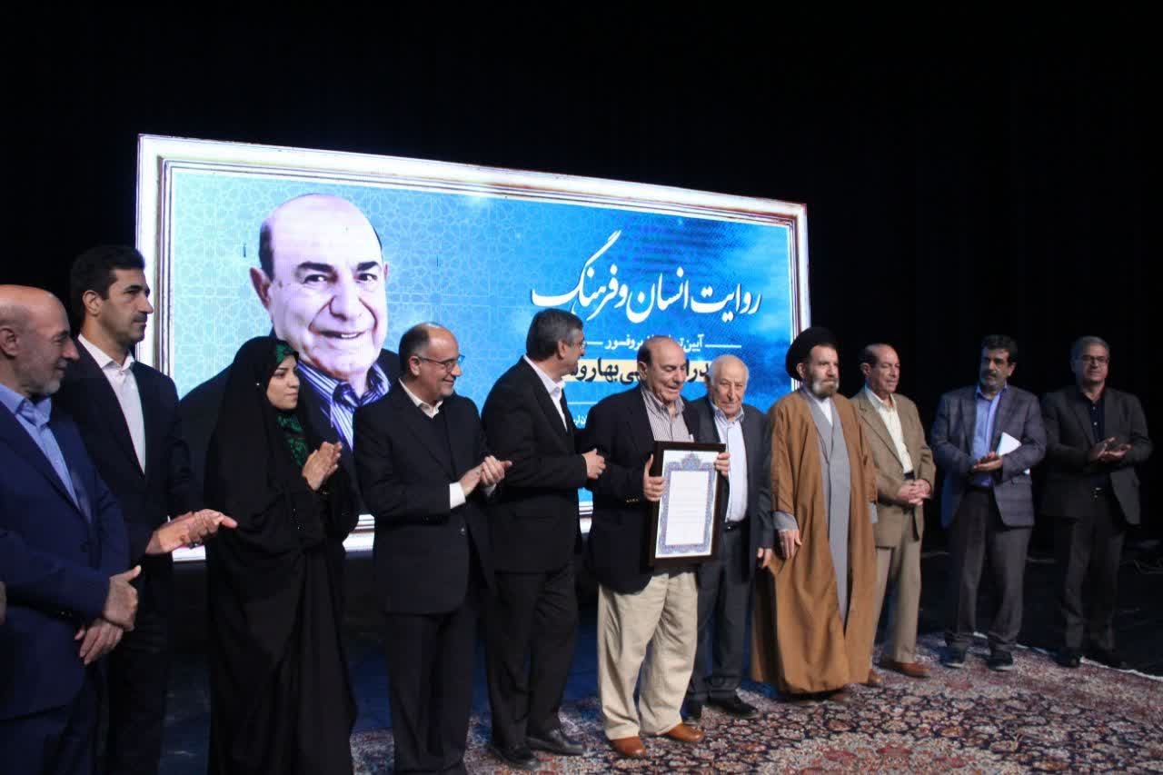 مروری بر رویدادهای کتابمحور لرستان در سال ۱۴۰۴/ از بزرگداشت پیشکسوتان تا کسب نشان همخوان