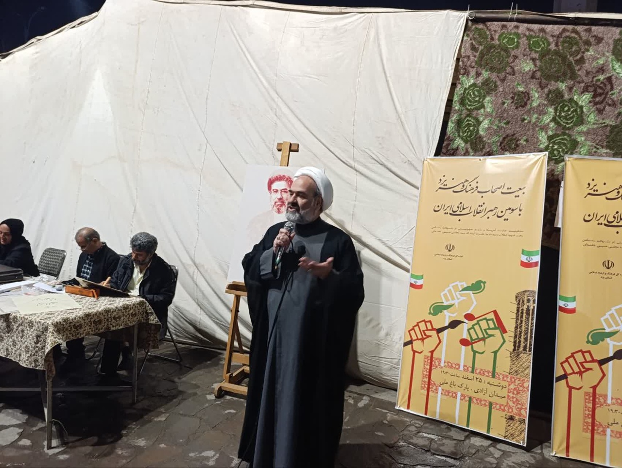 هنرمندان یزدی پای کار انقلاب آمدند/ بیعت هنرمندان یزدی با سومین رهبر انقلاب