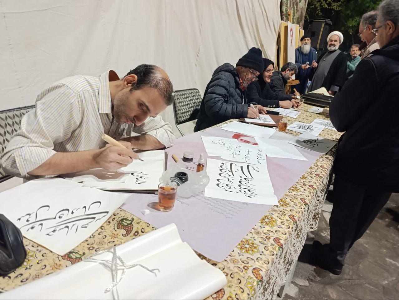 هنرمندان یزدی پای کار انقلاب آمدند/ بیعت هنرمندان یزدی با سومین رهبر انقلاب