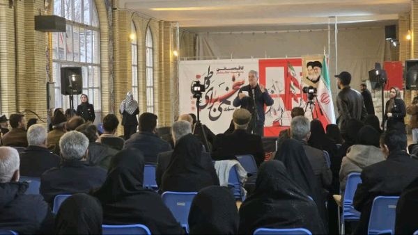 تکریم خانواده‌های شهدا از وظایف مهم اهالی ادب است