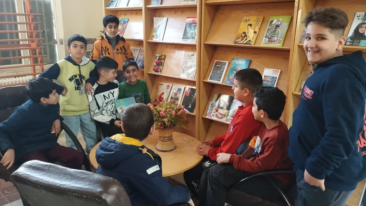 روایتی از تلاش بی‌وقفه برای ترویج کتابخوانی در دل جنگ/ از قصه‌گویی مجازی تا امانت کتاب در مدارس