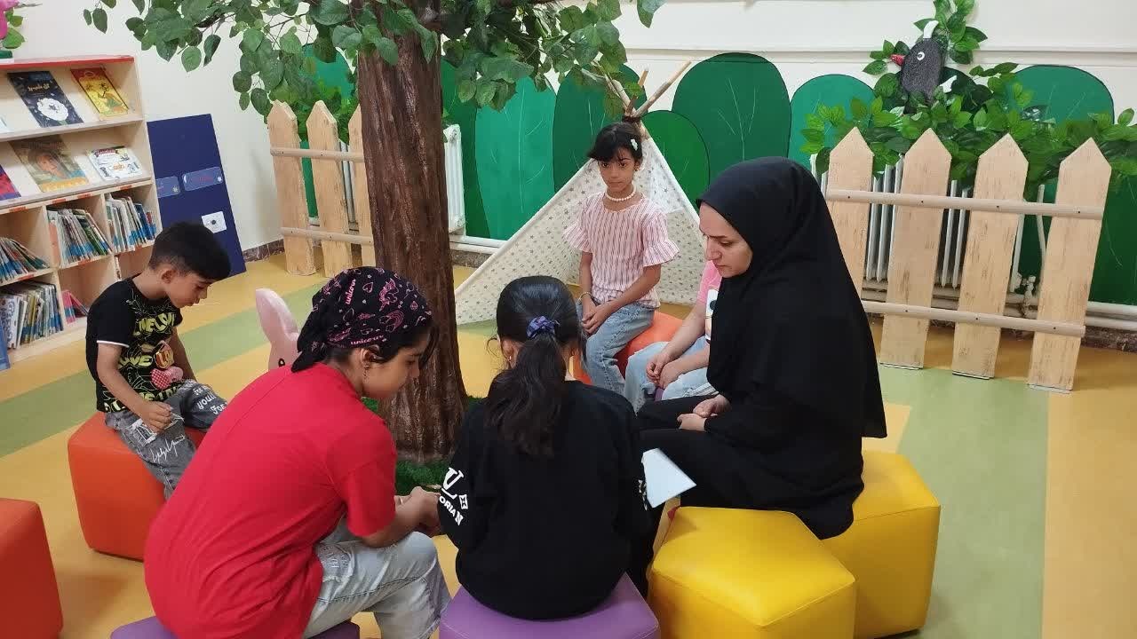 روایتی از تلاش بی‌وقفه برای ترویج کتابخوانی در دل جنگ/ از قصه‌گویی مجازی تا امانت کتاب در مدارس